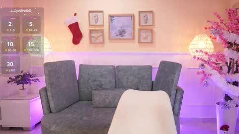 Nicole Crawft online show from December 3, 2025, 8:18 pm