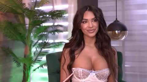 Nicole online show from September 26, 2025, 7:45 am