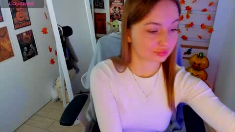 Nicole online show from November 24, 2025, 10:53 pm