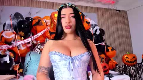 nicolee19_ online show from October 31, 2025, 11:11 am