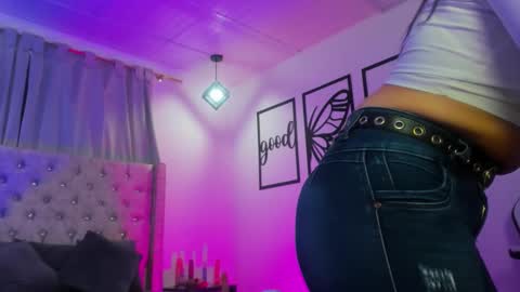 nicolee millerr online show from January 15, 2026, 12:32 pm