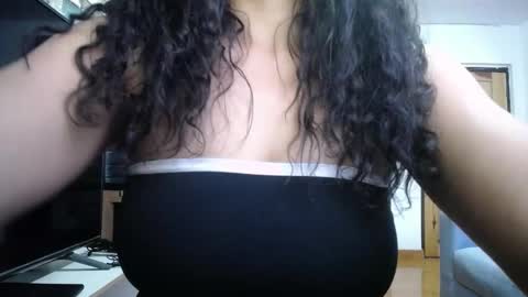 Nicole online show from October 24, 2025, 9:44 pm