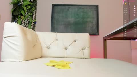 Snapshot of nicoleflorens chatting on January 21, 2025, 12:15 am Nicol Flores GMT-5 1530-2200 online show from January 21, 2025, 12:15 am