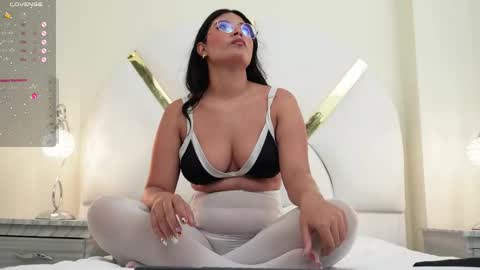 Snapshot of nicoleflorens chatting on November 16, 2025, 1:28 pm Nicol Flores GMT-5 1530-2200 online show from November 16, 2025, 1:28 pm