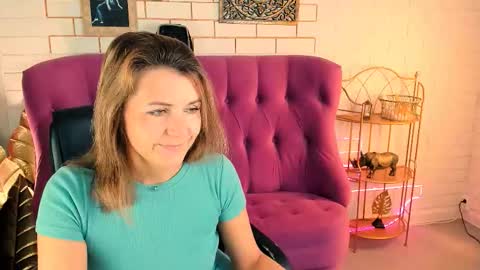 nicolehits online show from September 26, 2025, 9:35 am