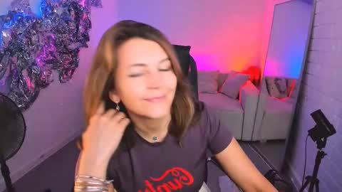 nicolehits online show from September 30, 2025, 9:25 am