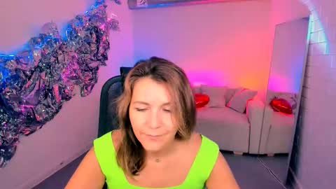 nicolehits online show from October 12, 2025, 5:17 am