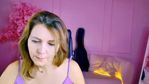 nicolehits online show from November 4, 2025, 9:19 am