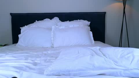 Nicole online show from October 16, 2025, 5:19 am