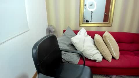 Nicolettcolin  online show from November 23, 2025, 5:13 pm