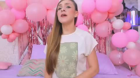 nicoll_89 online show from May 25, 2026, 12:11 pm