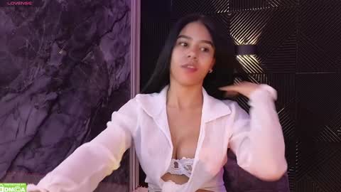 Nicoll  Independent model online show from December 16, 2024, 10:50 am