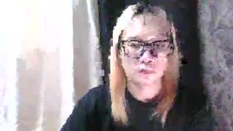 Nicolle online show from April 19, 2026, 10:01 pm