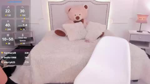 Nicolle online show from December 30, 2024, 10:01 pm