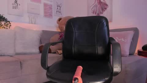 Nicolle online show from February 21, 2025, 10:59 pm