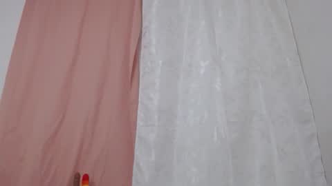 nicolle gomes online show from September 22, 2025, 5:09 am