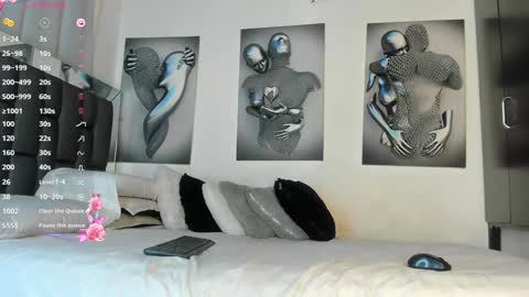 nicolle_hanks1 online show from December 14, 2024, 3:18 am