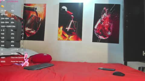 nicolle_hanks1 online show from October 25, 2025, 1:24 am