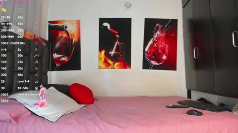 nicolle_hanks1 online show from April 24, 2026, 2:36 am