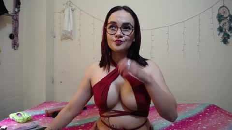 nicolle_sky online show from February 21, 2025, 4:26 pm