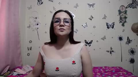 nicolle_sky online show from November 29, 2025, 5:05 pm