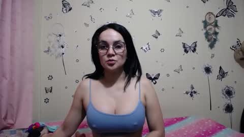 nicolle_sky online show from March 7, 2026, 8:11 am