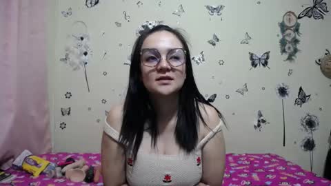 Snapshot of nicolle_sky chatting on August 3, 2026, 8:35 am nicolle_sky online show from August 3, 2026, 8:35 am