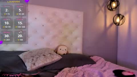 Nicolle online show from February 20, 2026, 1:55 pm