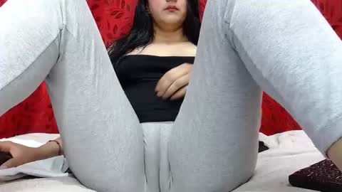 NICOLLE online show from November 4, 2025, 9:36 pm