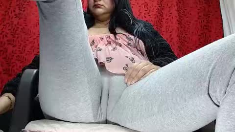 NICOLLE online show from November 14, 2025, 9:35 pm