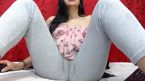 NICOLLE online show from April 22, 2026, 10:11 pm