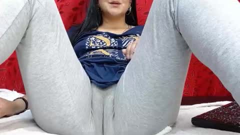 NICOLLE online show from April 27, 2026, 11:47 pm