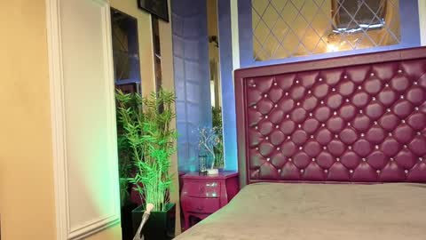 Nicolle online show from December 10, 2024, 6:33 am