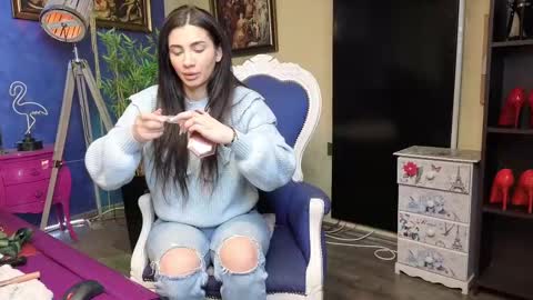 Nicolle online show from February 24, 2025, 8:06 am