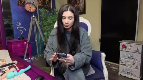 Nicolle online show from February 26, 2025, 10:47 am