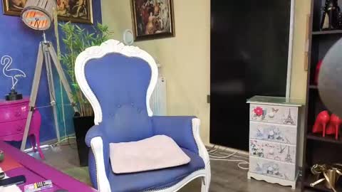 Nicolle online show from March 5, 2025, 7:05 am