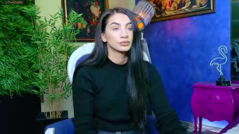 Nicolle online show from November 11, 2025, 11:54 am