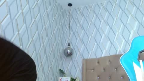 Nicolle Miley online show from February 19, 2025, 10:23 am