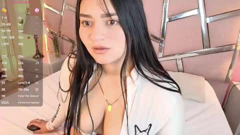 Snapshot of nicollevsconttei chatting on December 20, 2025, 1:40 pm nicollevsconttei online show from December 20, 2025, 1:40 pm