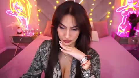 Nicole online show from April 27, 2026, 5:49 am