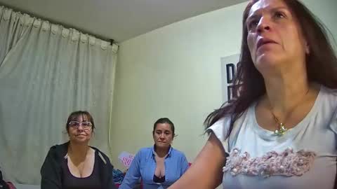nicoltatiana_ online show from October 15, 2025, 11:49 pm
