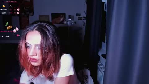 Snapshot of nightfloatt chatting on July 3, 2026, 7:53 pm Daisy online show from July 3, 2026, 7:53 pm