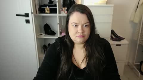 Holly online show from April 3, 2026, 4:21 am