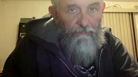 nightmoves1970 online show from November 3, 2025, 4:25 am