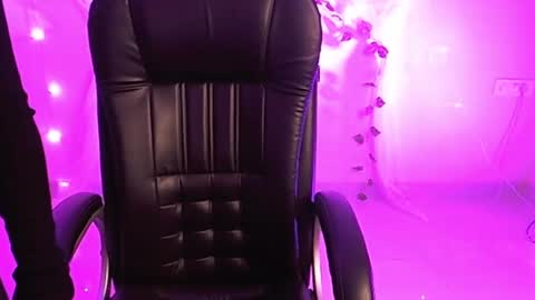 nightqueen107446 online show from February 22, 2025, 5:12 am