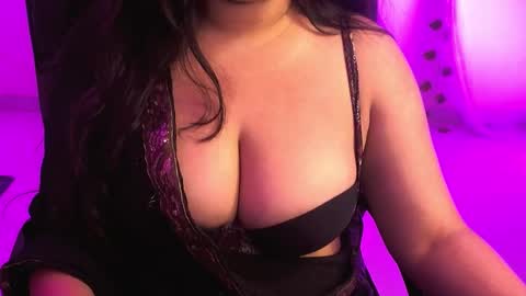 nightqueen107446 online show from October 6, 2025, 4:43 am