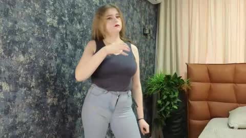 Azalea online show from December 5, 2025, 6:55 am