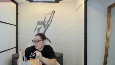 Anni online show from January 31, 2025, 9:37 pm