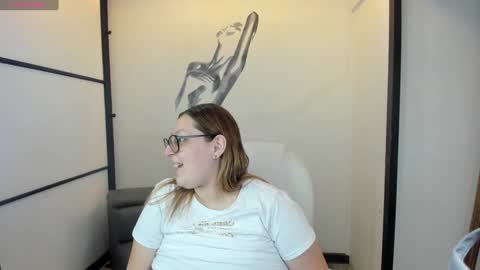 Anni online show from February 3, 2025, 10:00 pm