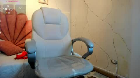 Anni online show from April 20, 2026, 10:40 am